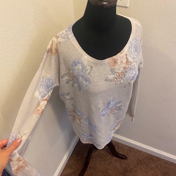 2 FOR $20 Joie 100% Cashmere Oversized Floral Sweater Gray Size XS *hole - Picture 3 of 10